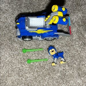 Paw Patrol Chase knight Rescue Vehicle Set with 2 MISSILES!